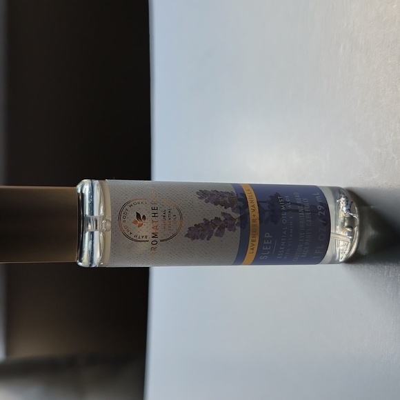 Bath & Body Works aromatherapy sleep spray lavender and vanilla - Picture 4 of 5